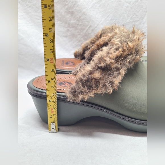 Crocs Cobbler lined Suede Leather Clogs Size 7 Dust Olive/Mahogany Faux Fur - Picture 10 of 12